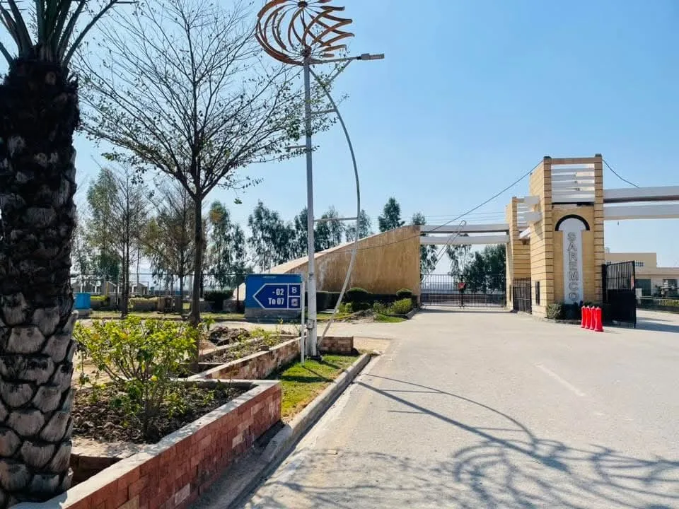 A street in Saremco Garden